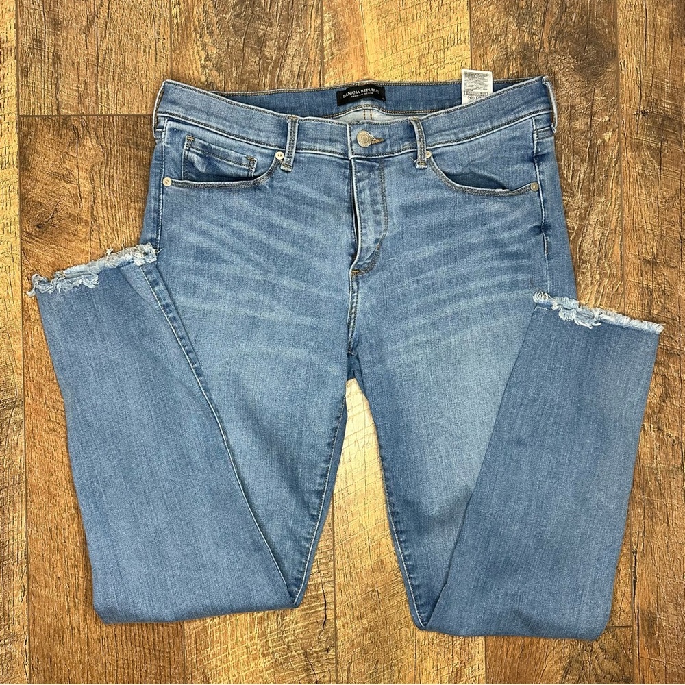 Banana Republic Light Wash Skinny Jeans Frayed Size 31